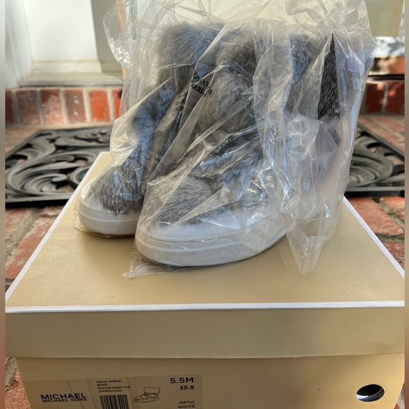 Michael Kors Nala Boot - Picture 4 of 15